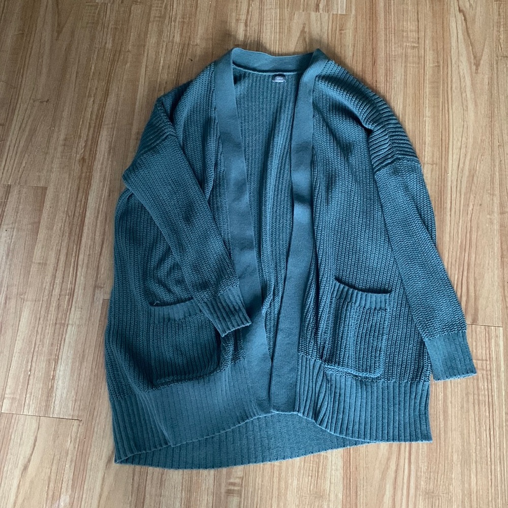 Small green knit aerie oversized open cardigan with pockets